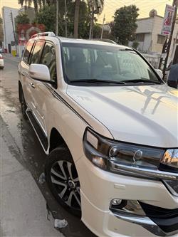 تۆیۆتا لاند کروزەر